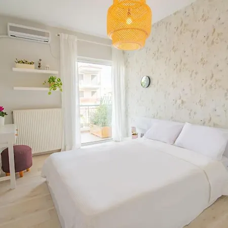 Warmth & Charm Island Style شقة